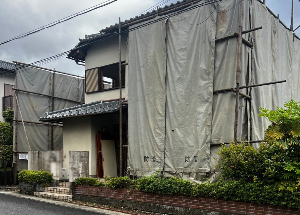 【滋賀県草津市】木造瓦葺き2階建て解体工事 施工中